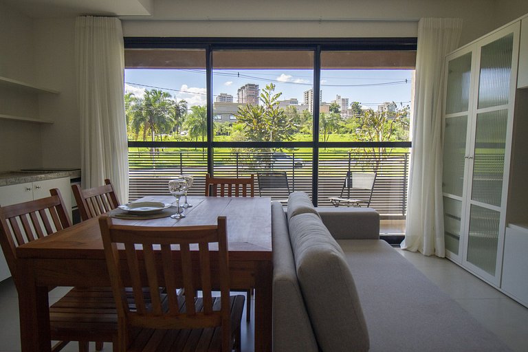 Flat com Sacada, Vista, Ar, Garagem, Piscina, WiFi