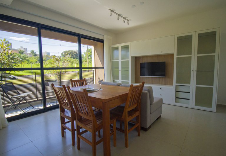 Flat com Sacada, Vista, Ar, Garagem, Piscina, WiFi
