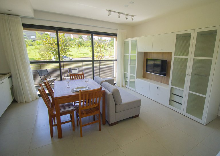 Flat com Sacada, Vista, Ar, Garagem, Piscina, WiFi