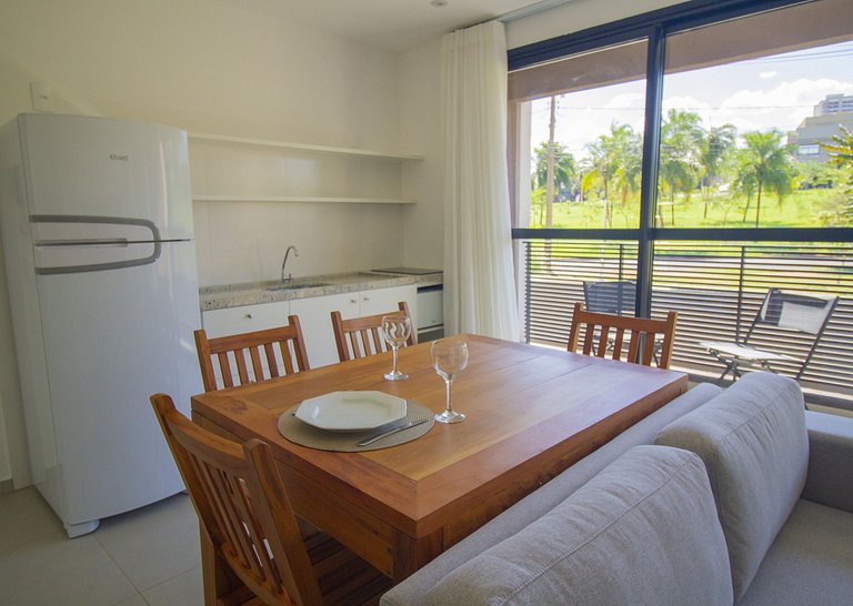 Flat com Sacada, Vista, Ar, Garagem, Piscina, WiFi