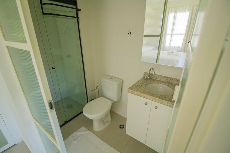 Flat com Sacada, Vista, Ar, Garagem, Piscina, WiFi
