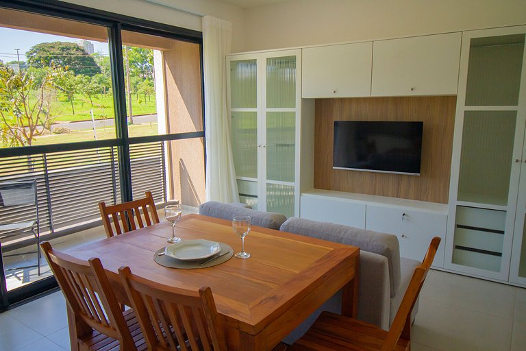 Flat com Sacada, Vista, Ar, Garagem, Piscina, WiFi