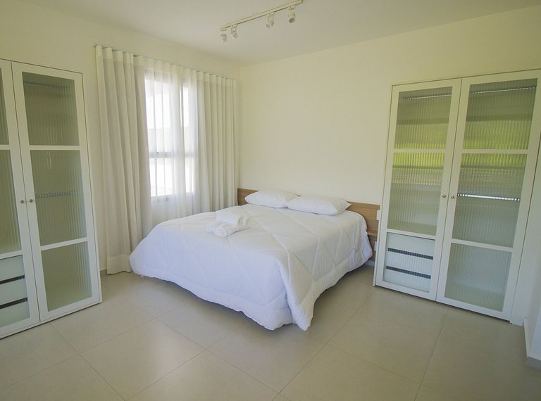 Flat com Sacada, Vista, Ar, Garagem, Piscina, WiFi