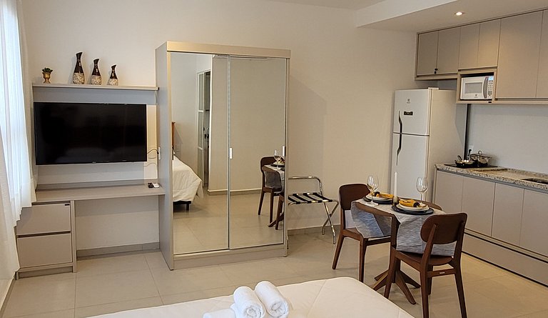 Studio 121 - Cama Queen, Garagem, Piscina, WiFi