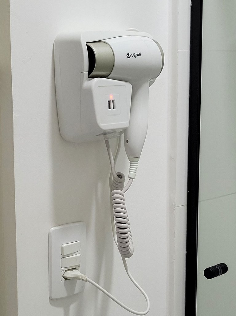 Flat com Sacada, WiFi, Garagem, perto do Shopping e Fatesa